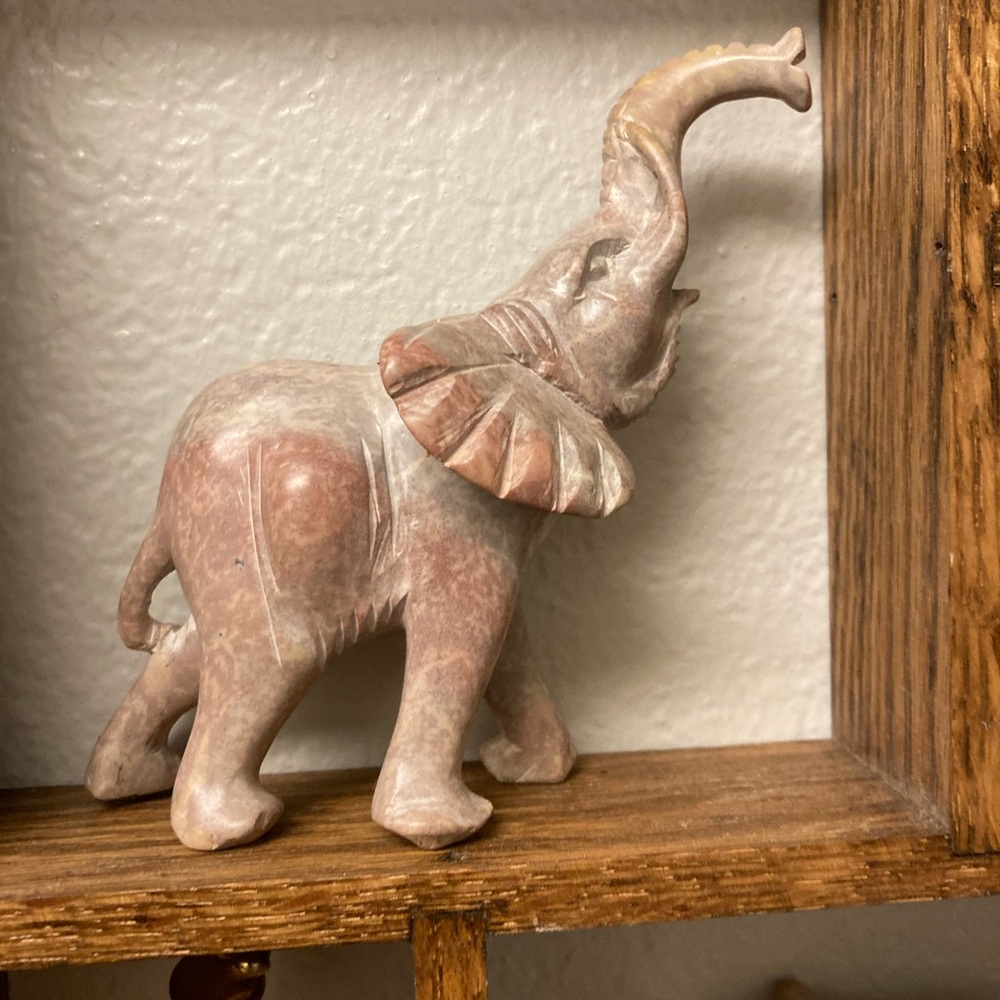 Tep figurines made of a stone material